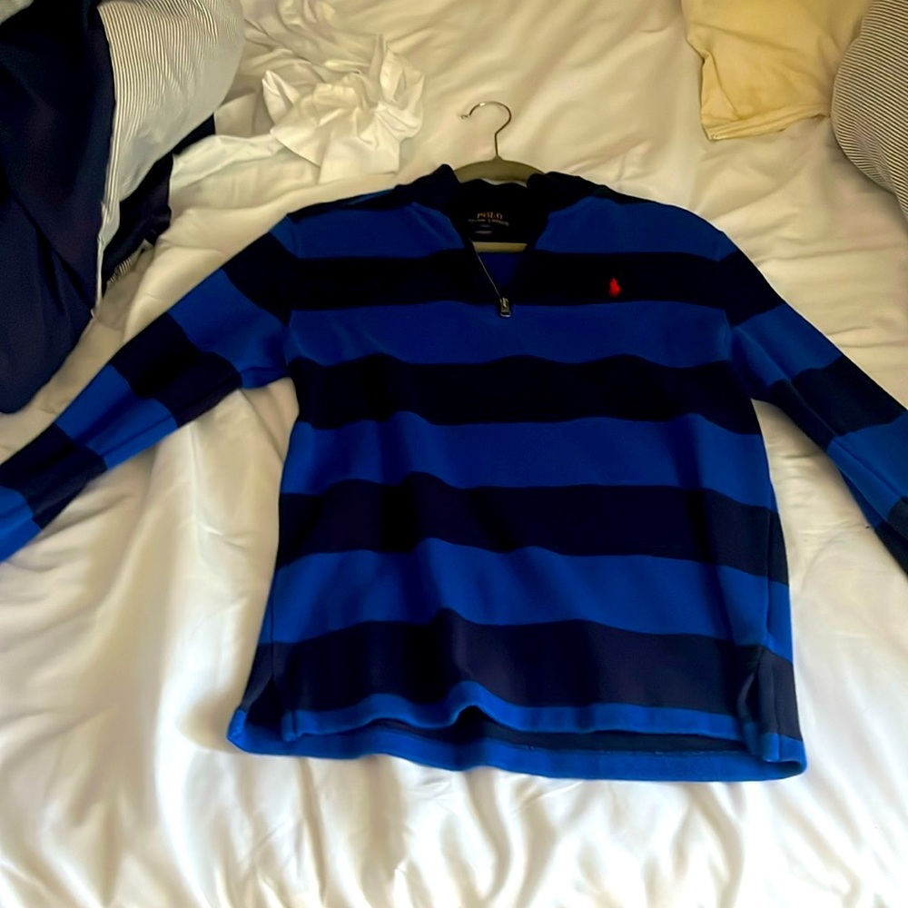 Selling this nice Ralph Lauren pullover